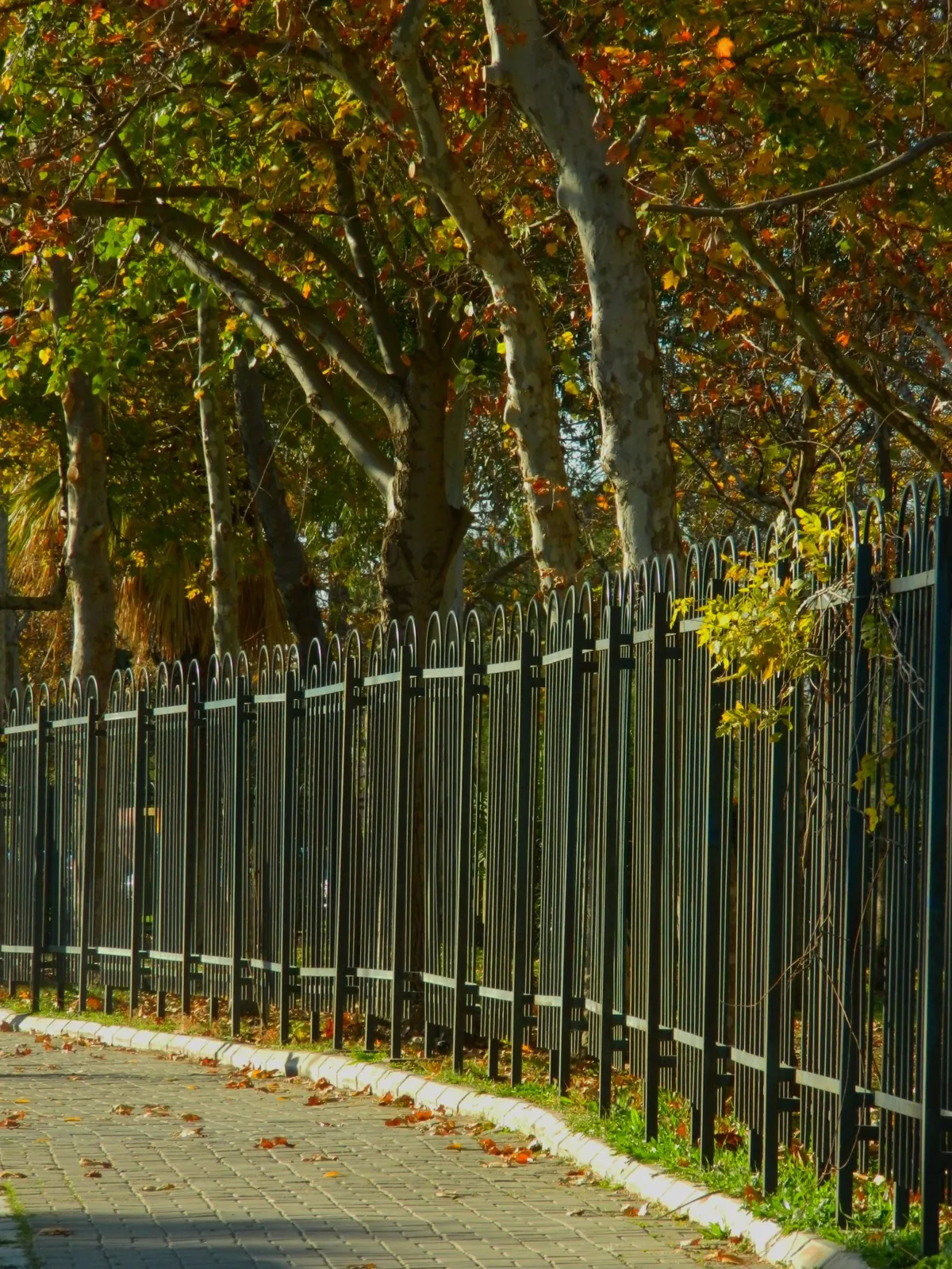 Aluminum fence material